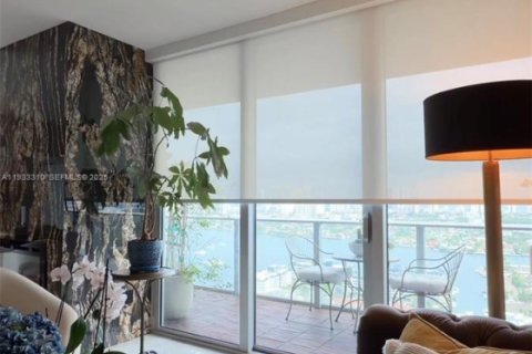 Condo in North Miami Beach, Florida, 2 bedrooms  № 1991193 - photo 5