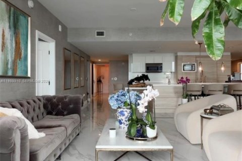 Condo in North Miami Beach, Florida, 2 bedrooms  № 1991193 - photo 10