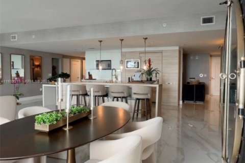 Condo in North Miami Beach, Florida, 2 bedrooms  № 1991193 - photo 15