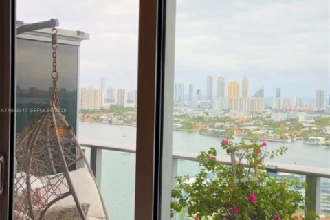 Condo in North Miami Beach, Florida, 2 bedrooms  № 1991193 - photo 22