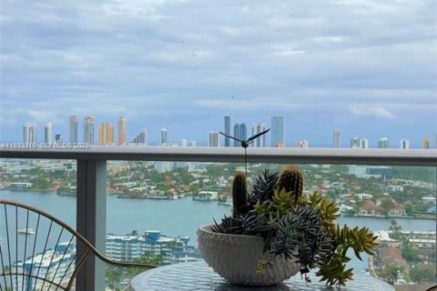 Condo in North Miami Beach, Florida, 2 bedrooms  № 1991193 - photo 7