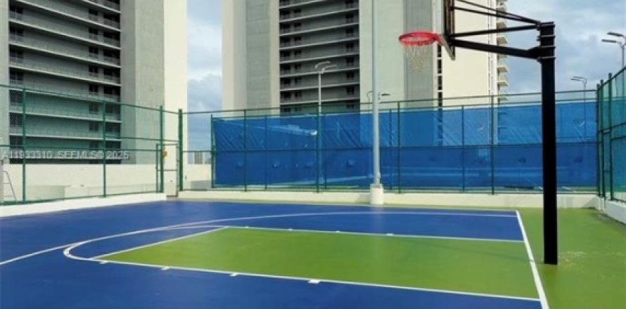 Condo in North Miami Beach, Florida, 2 bedrooms  № 1991193