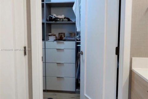 Condo in North Miami Beach, Florida, 2 bedrooms  № 1991193 - photo 30