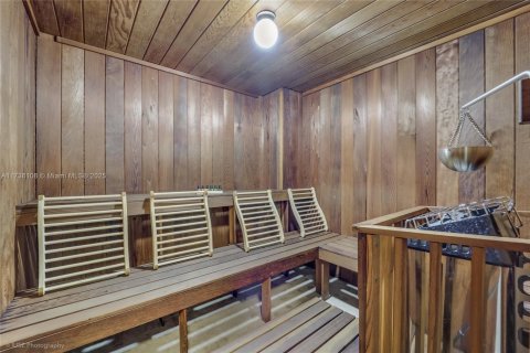 Condo in Key Biscayne, Florida, 2 bedrooms  № 1958097 - photo 14