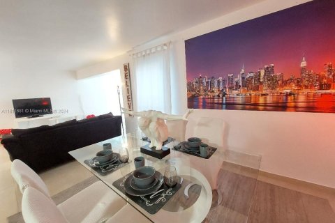 Appartement à louer à Miami Beach, Floride: 1 chambre, 64.75 m2 № 1960883 - photo 3