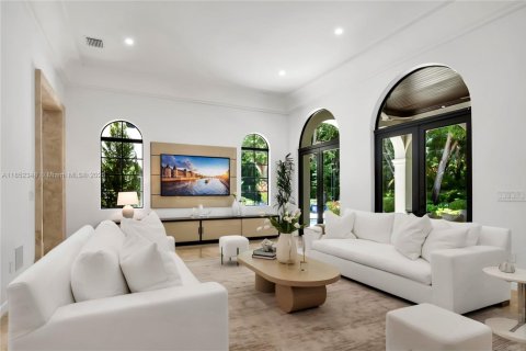 House in Miami, Florida 7 bedrooms, 622.63 sq.m. № 1878394 - photo 30
