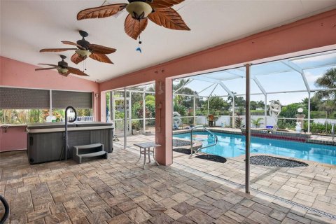 Villa ou maison à vendre à Port Charlotte, Floride: 3 chambres, 235.14 m2 № 1918292 - photo 4