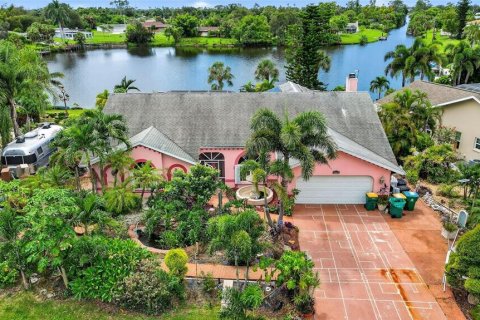 Villa ou maison à vendre à Port Charlotte, Floride: 3 chambres, 235.14 m2 № 1918292 - photo 2