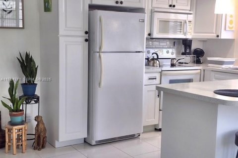 Condo in West Palm Beach, Florida, 1 bedroom № 1984720 - photo 6