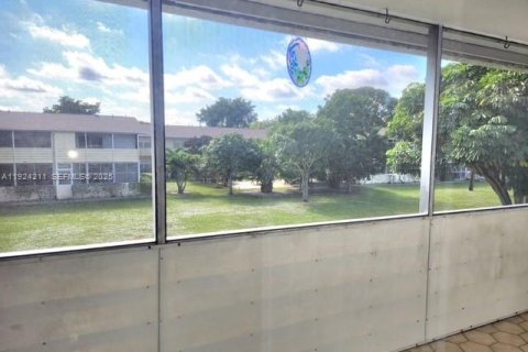 Copropriété à vendre à West Palm Beach, Floride: 1 chambre, 65.22 m2 № 1984720 - photo 12