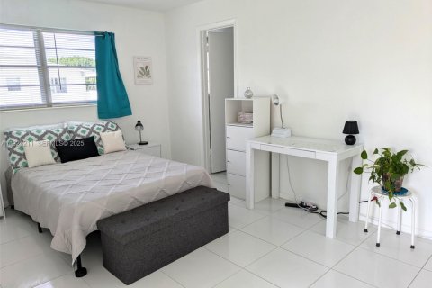 Condo in West Palm Beach, Florida, 1 bedroom № 1984720 - photo 8