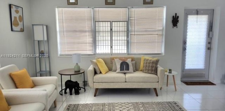 Condo in West Palm Beach, Florida, 1 bedroom № 1984720