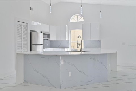Villa ou maison à louer à North Fort Myers, Floride: 3 chambres, 146.88 m2 № 1746993 - photo 12