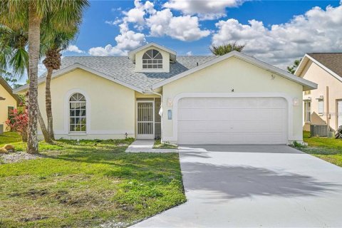 Villa ou maison à louer à North Fort Myers, Floride: 3 chambres, 146.88 m2 № 1746993 - photo 2
