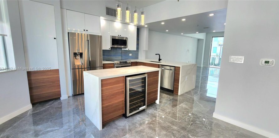 Touwnhouse à Hollywood, Floride 4 chambres, 260.13 m2 № 1798887