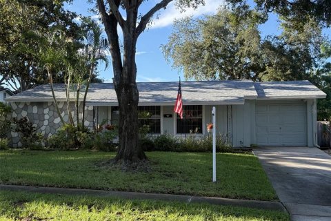 House in Clearwater, Florida 4 bedrooms, 127.93 sq.m. № 2351646