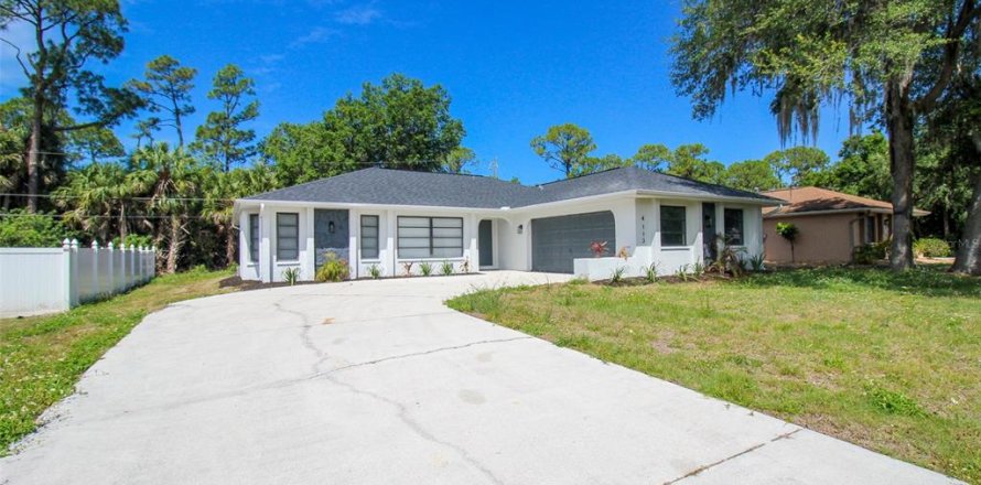 Casa en Port Charlotte, Florida 3 dormitorios, 135.82 m2 № 1195187