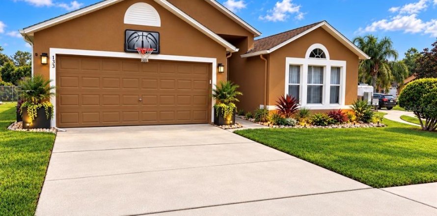 House in Sanford, Florida 3 bedrooms, 174.1 sq.m. № 2390919