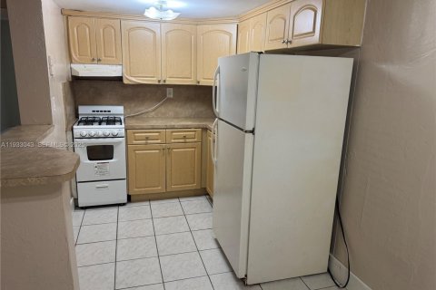 Apartment in Hialeah, Florida 1 bedroom, 54.16 sq.m. № 1991156 - photo 4