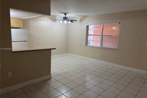 Apartment in Hialeah, Florida 1 bedroom, 54.16 sq.m. № 1991156 - photo 3