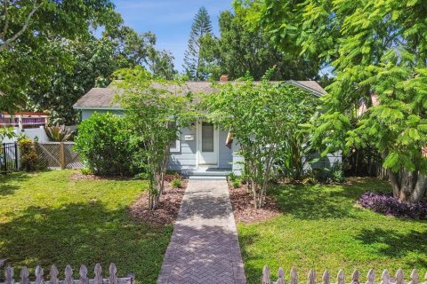 Casa en venta en Saint Petersburg, Florida, 2 dormitorios, 88.44 m2 № 1884800 - foto 1