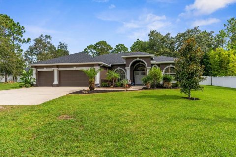 House in Weeki Wachee, Florida 3 bedrooms, 164.44 sq.m. № 1911439 - photo 1