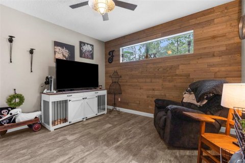 House in Weeki Wachee, Florida 3 bedrooms, 164.44 sq.m. № 1911439 - photo 7