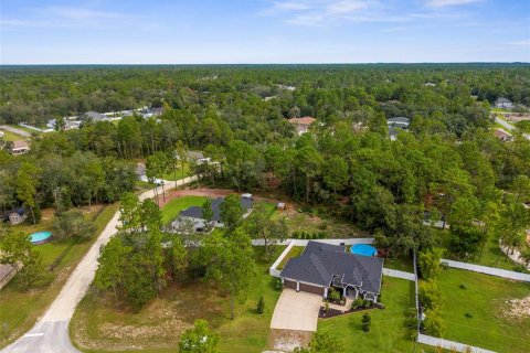 House in Weeki Wachee, Florida 3 bedrooms, 164.44 sq.m. № 1911439 - photo 2