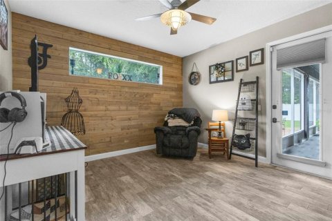 House in Weeki Wachee, Florida 3 bedrooms, 164.44 sq.m. № 1911439 - photo 8