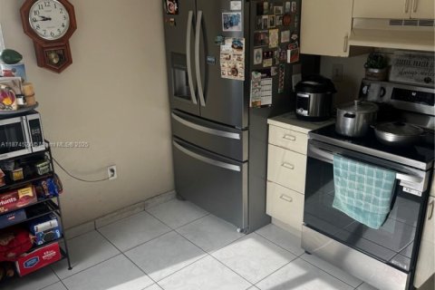 Villa ou maison à vendre à Hialeah, Floride: 2 chambres, 96.99 m2 № 1999042 - photo 5