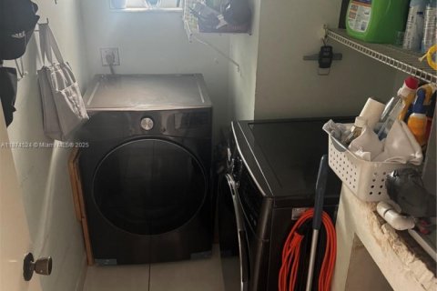 Villa ou maison à vendre à Hialeah, Floride: 2 chambres, 96.99 m2 № 1999042 - photo 6