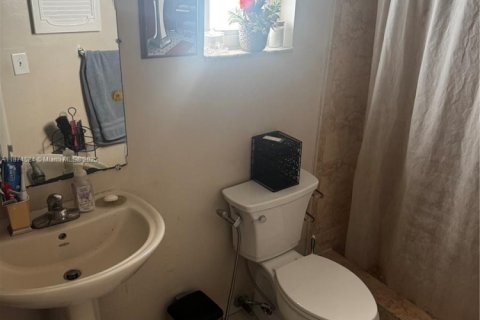 Villa ou maison à vendre à Hialeah, Floride: 2 chambres, 96.99 m2 № 1999042 - photo 10