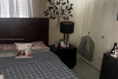 Villa ou maison à vendre à Hialeah, Floride: 2 chambres, 96.99 m2 № 1999042 - photo 8