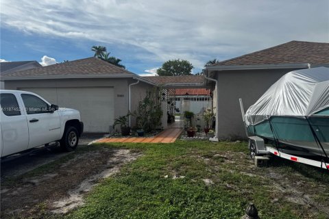 Villa ou maison à vendre à Hialeah, Floride: 2 chambres, 96.99 m2 № 1999042 - photo 3