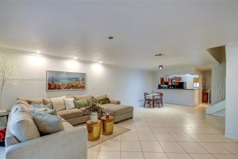 Townhouse in Doral, Florida 3 bedrooms, 148.64 sq.m. № 1956344 - photo 7