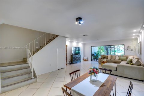 Townhouse in Doral, Florida 3 bedrooms, 148.64 sq.m. № 1956344 - photo 12