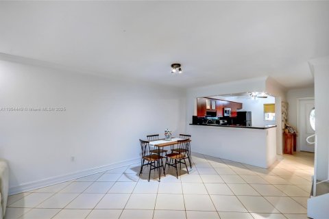 Townhouse in Doral, Florida 3 bedrooms, 148.64 sq.m. № 1956344 - photo 9