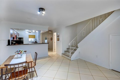 Townhouse in Doral, Florida 3 bedrooms, 148.64 sq.m. № 1956344 - photo 11