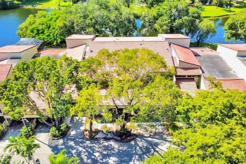 Townhouse in Doral, Florida 3 bedrooms, 148.64 sq.m. № 1956344 - photo 1