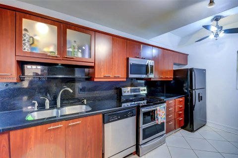 Townhouse in Doral, Florida 3 bedrooms, 148.64 sq.m. № 1956344 - photo 20