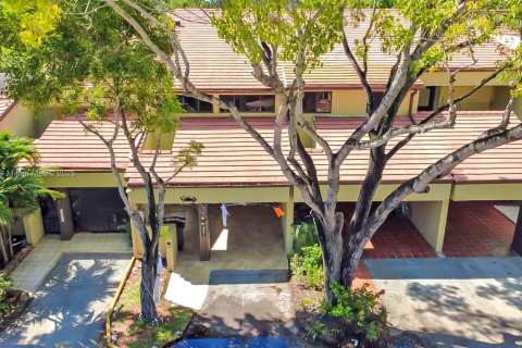 Townhouse in Doral, Florida 3 bedrooms, 148.64 sq.m. № 1956344 - photo 2