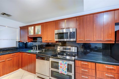 Townhouse in Doral, Florida 3 bedrooms, 148.64 sq.m. № 1956344 - photo 14