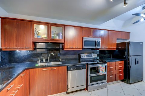 Townhouse in Doral, Florida 3 bedrooms, 148.64 sq.m. № 1956344 - photo 21