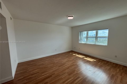 Appartement à louer à North Miami, Floride: 2 chambres, 161.93 m2 № 1924595 - photo 22