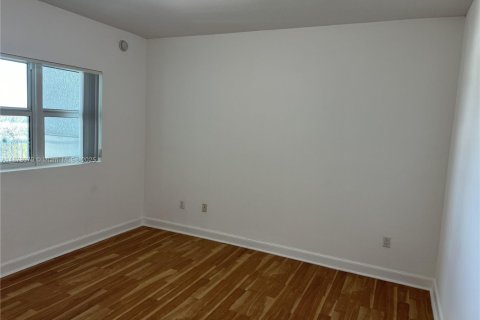 Appartement à louer à North Miami, Floride: 2 chambres, 161.93 m2 № 1924595 - photo 6