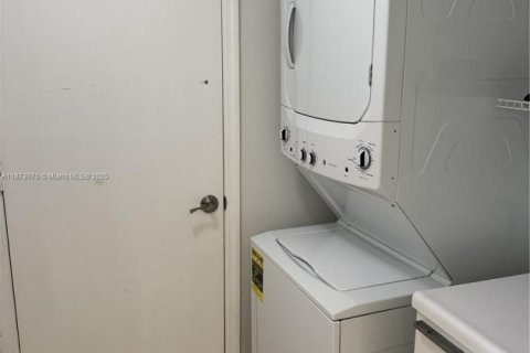 Appartement à louer à North Miami, Floride: 2 chambres, 161.93 m2 № 1924595 - photo 12