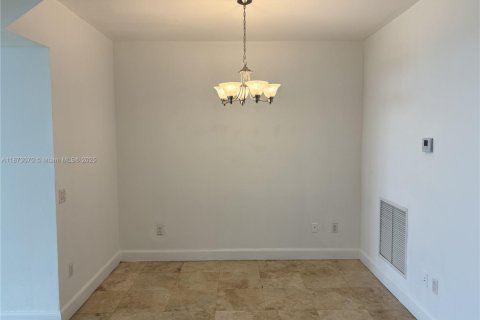Appartement à louer à North Miami, Floride: 2 chambres, 161.93 m2 № 1924595 - photo 13