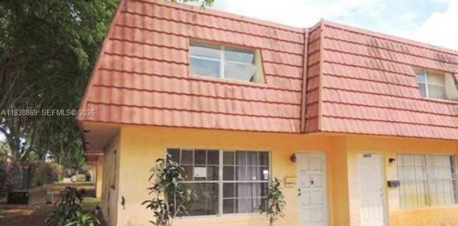 Таунхаус в Лодерхилл, Флорида 2 спальни, 94.76м2 № 1996479