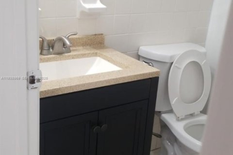 Снять в аренду таунхаус в Лодерхилл, Флорида 2 спальни, 94.76м2, № 1996479 - фото 4