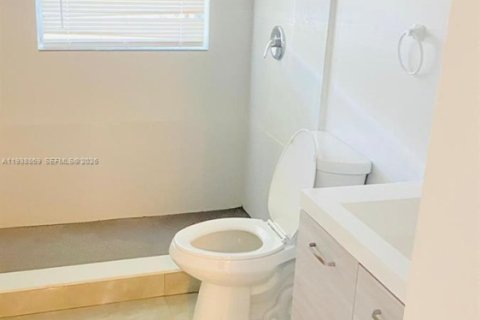 Снять в аренду таунхаус в Лодерхилл, Флорида 2 спальни, 94.76м2, № 1996479 - фото 7